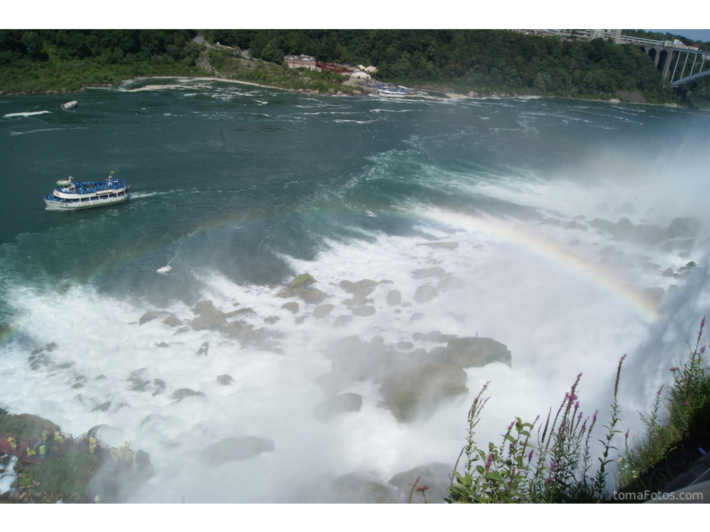 Arco iris formado en las Cataratas del Niágara