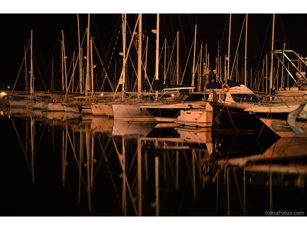 Barcas por la noche