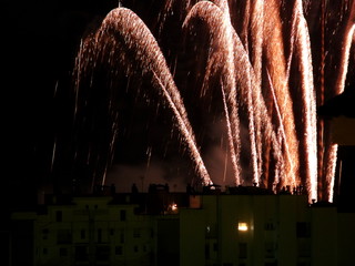 Fuegos artificiales sobre la ciudad