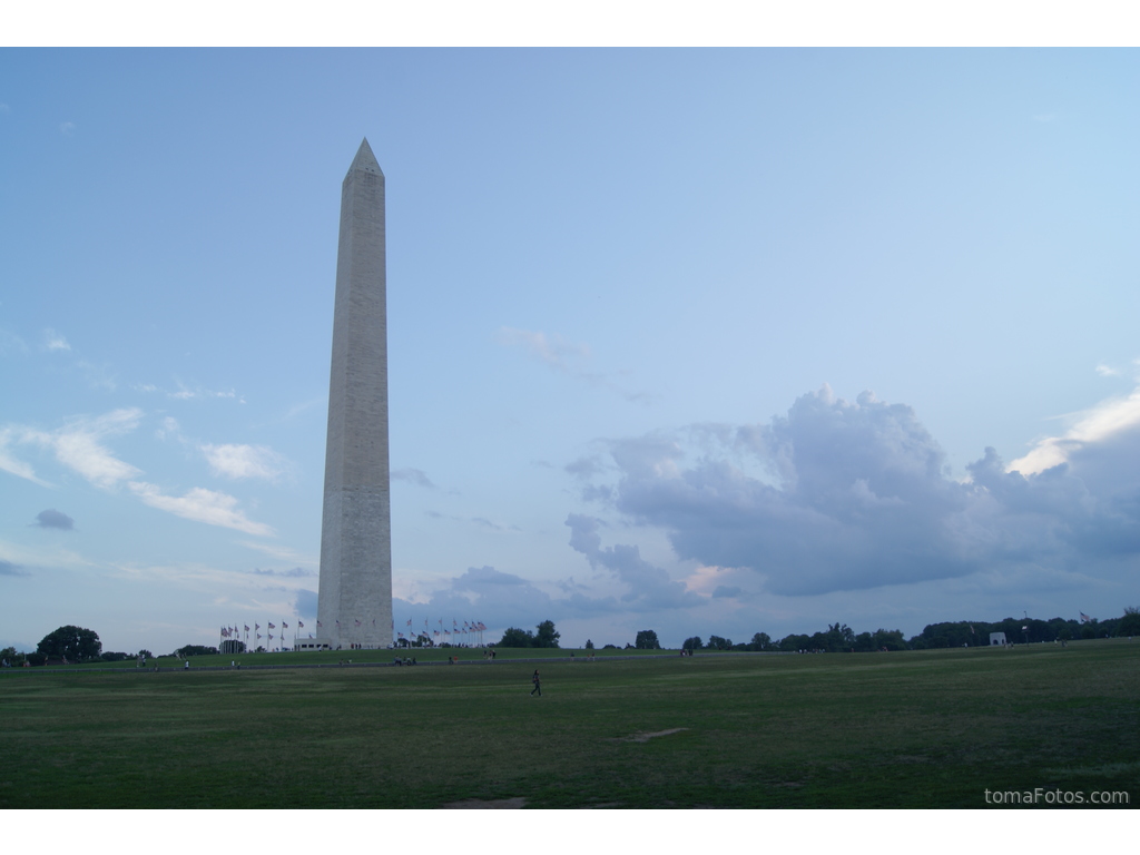 Gran obelisco blanco en el Washington Mall