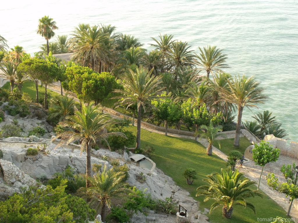 Jardines junto al mar