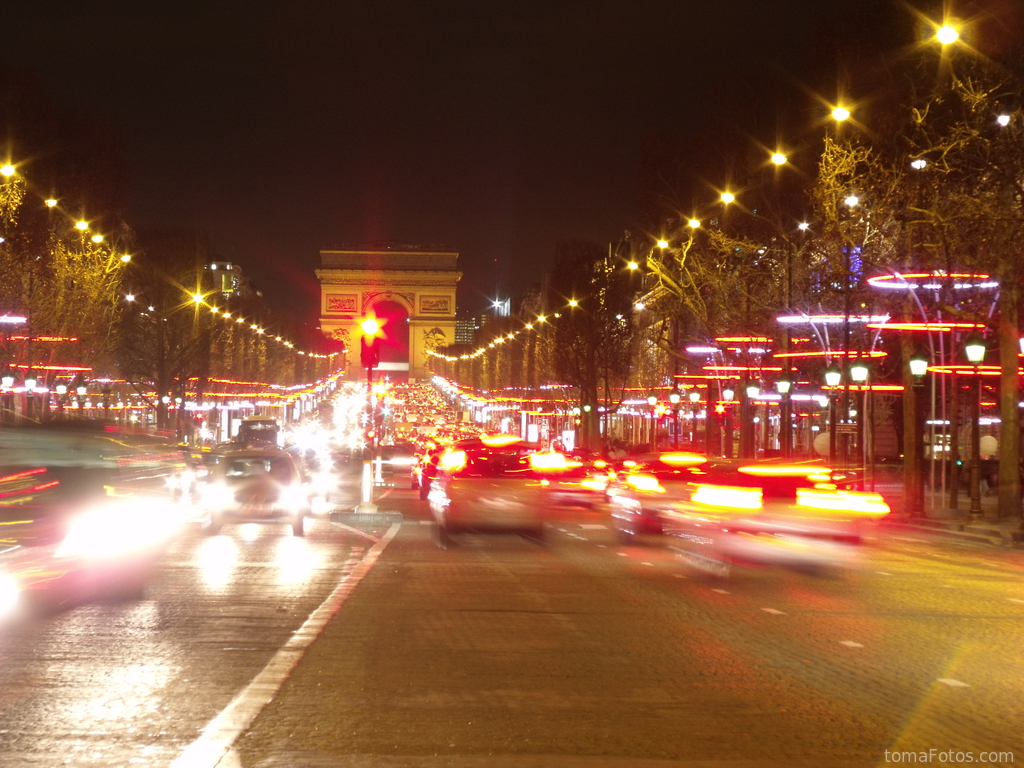 La avenida de los Campos Elíseos por la noche