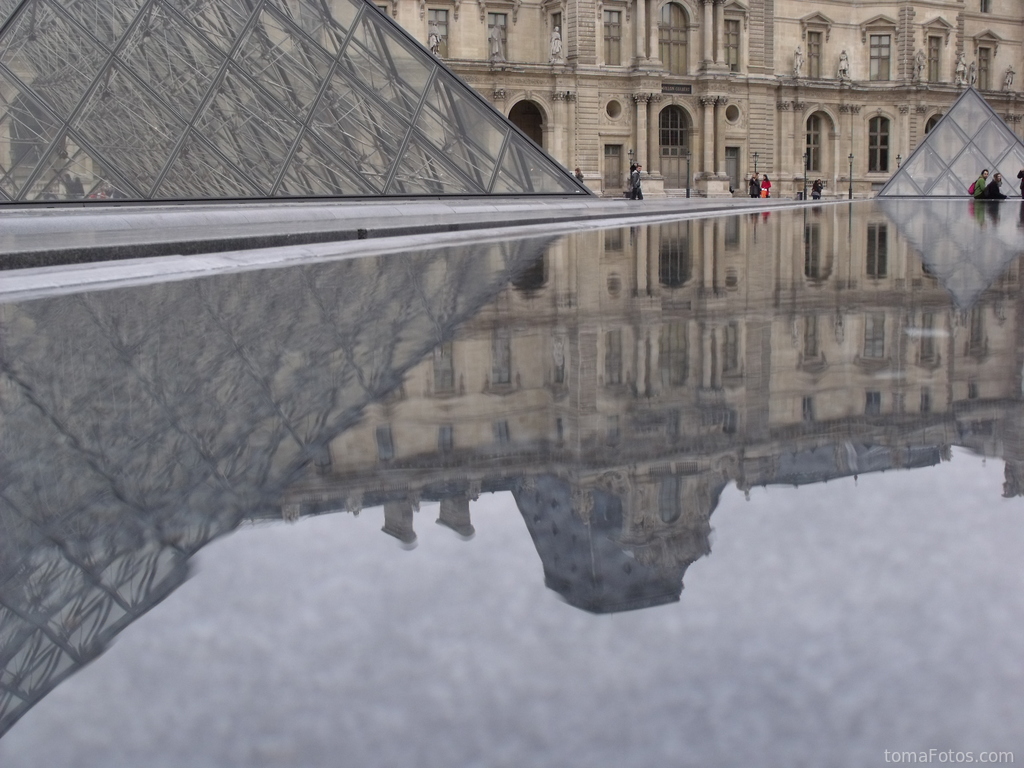 Reflejos del Louvre