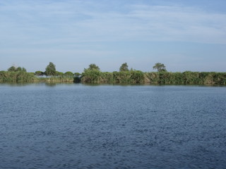 Tierras llanas entre el agua y el cielo