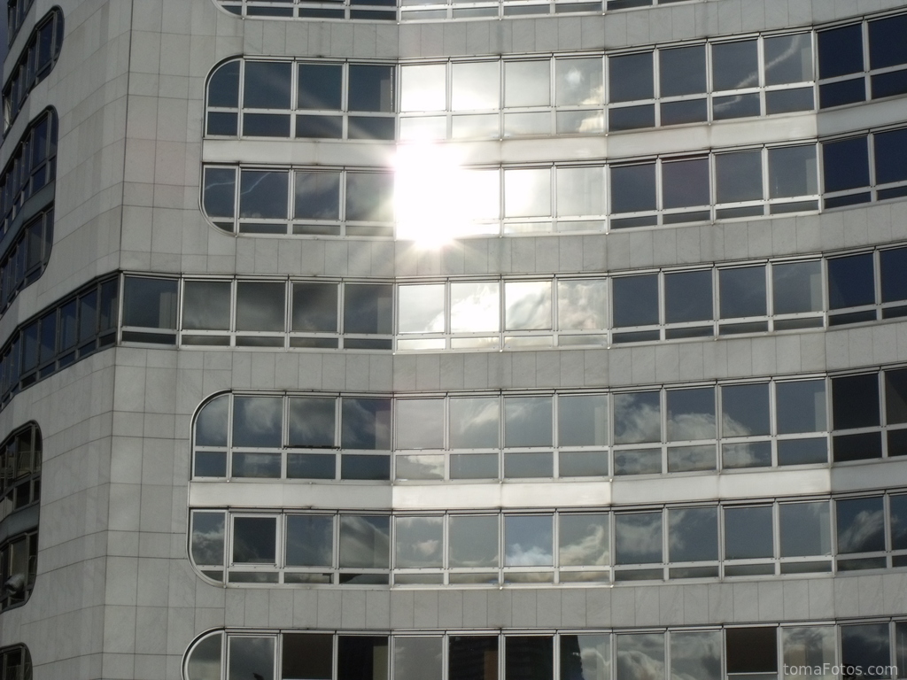 Ventanas en una fachada curvada