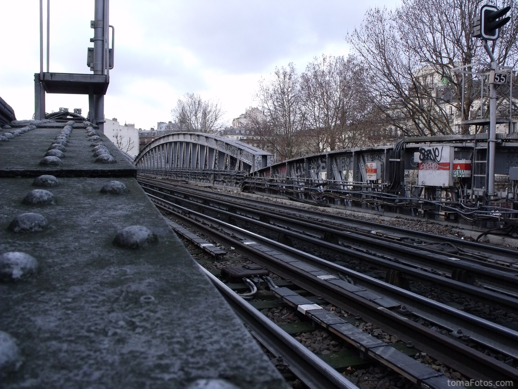 Vías del metro elevado de París